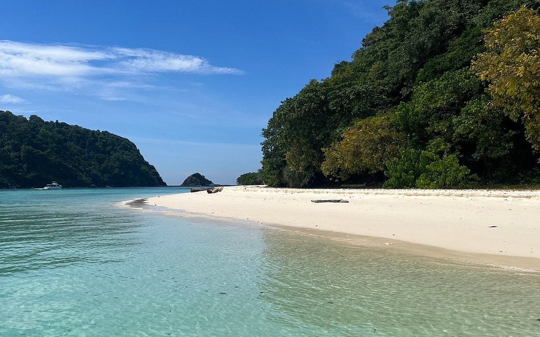 Private yacht charter to Koh Ha (Ko Haa, Tuk Narima Island - Lanta), Phuket Thailand