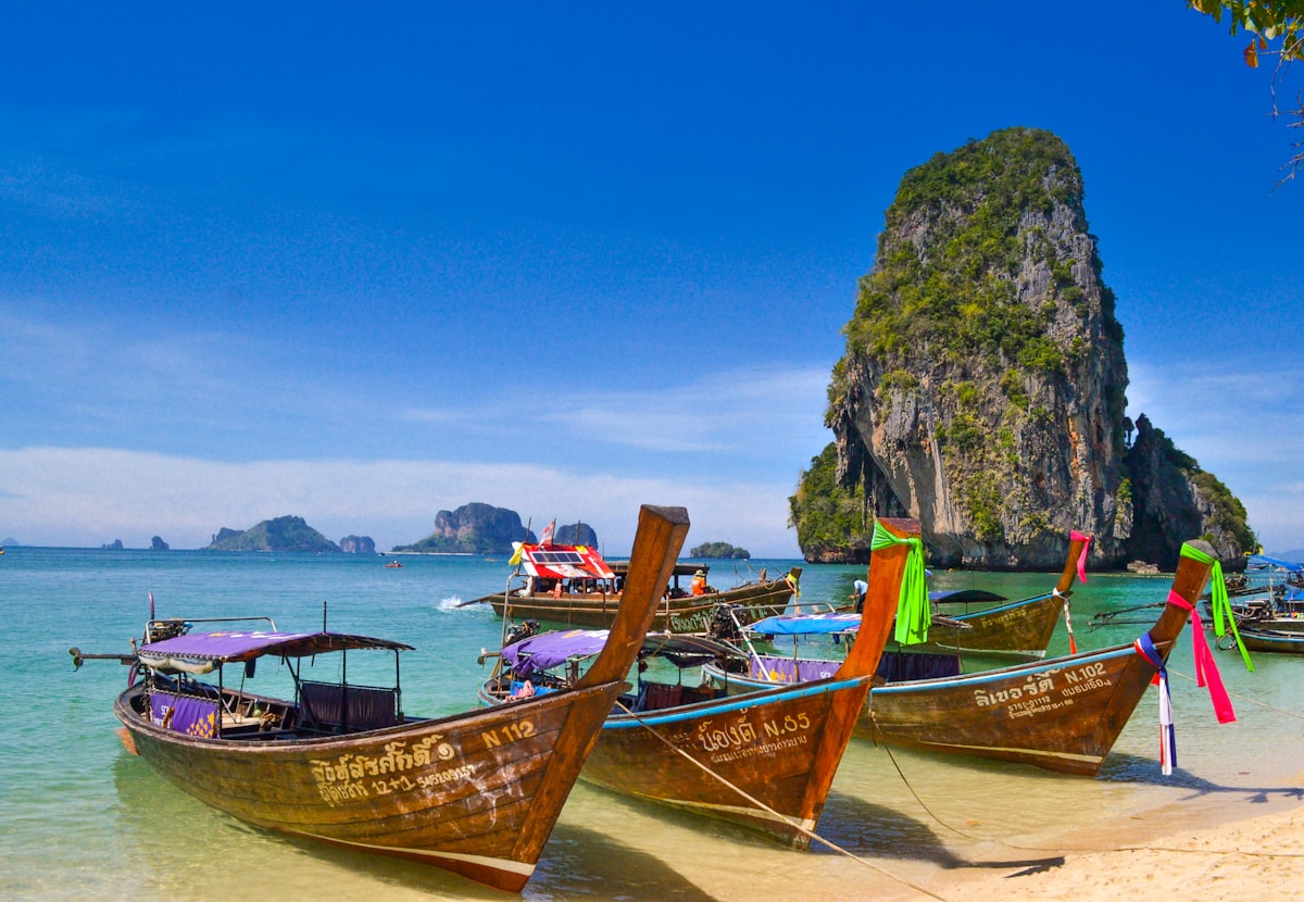 Private yacht charter to Nang Yuan, Phuket Thailand