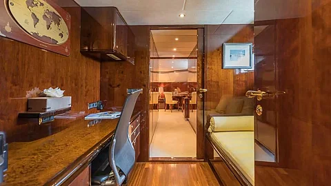  Piano | 112ft Heesen | Phuket