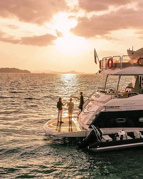  DeLuxe | 90ft Sunseeker | Phuket
